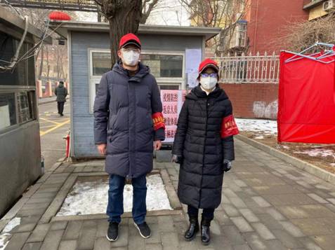 2月11日安素芳参加社区党员疫情防控外围保障组执勤活动