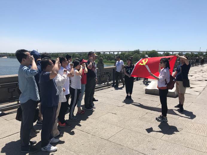 说明: E:\官网新闻\党建专栏\2018.5.28合作办学支部党员参观卢沟桥\微信图片_20180528150049.jpg